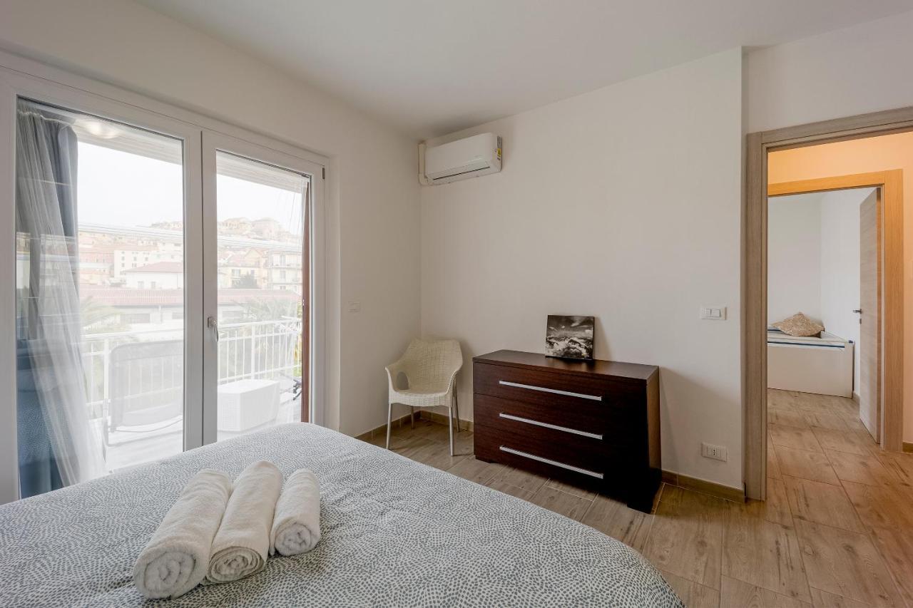Il Gattino Di Porto - Apt 5 - Bilocale Terrazzo Piscina อิมเปรีอา ภายนอก รูปภาพ